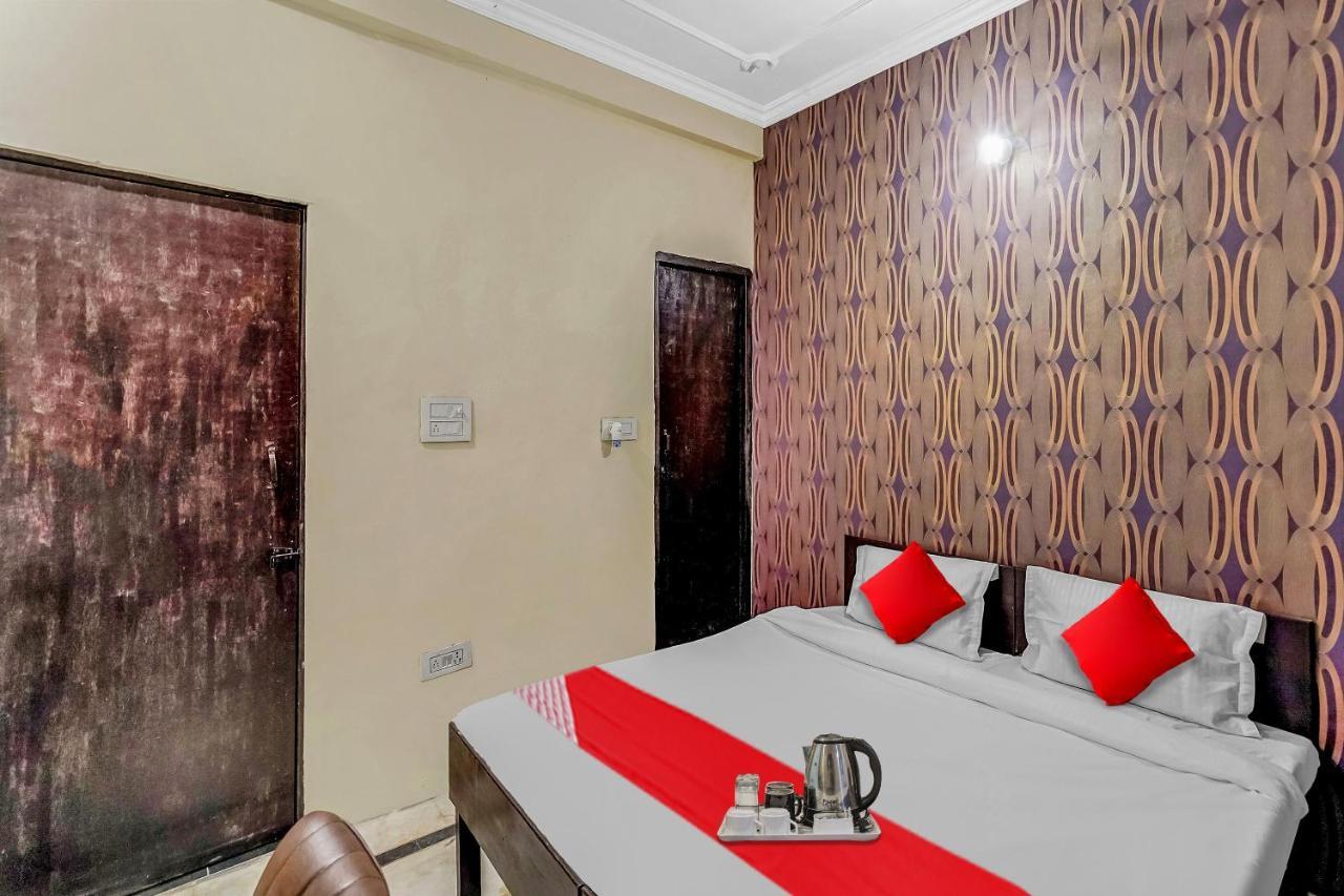 Hotel OYO Flagship 70209 Alpha One Greater Noida Exterior foto
