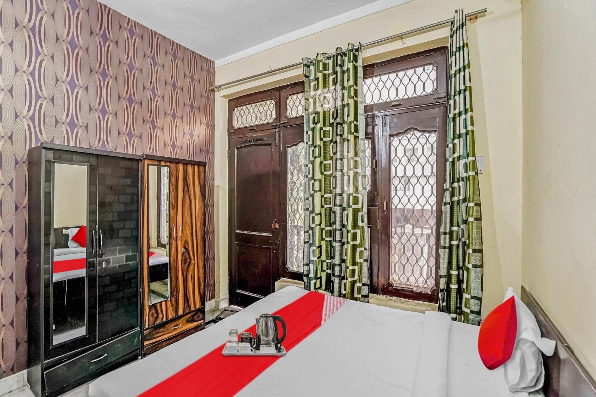 Hotel OYO Flagship 70209 Alpha One Greater Noida Exterior foto